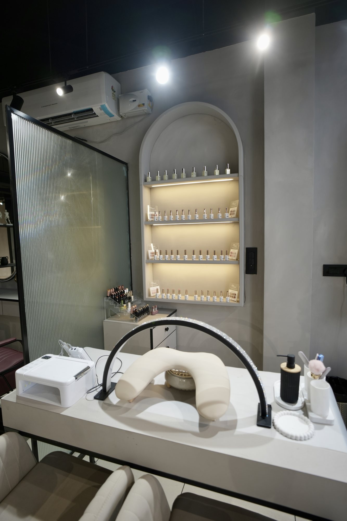 ADORE nail care station